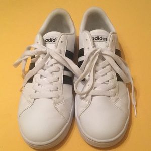 Size 9 Adidias sneakers